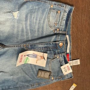 NWT celebrity pink Skinny hi rise blue jeans with ripped knees and hem.